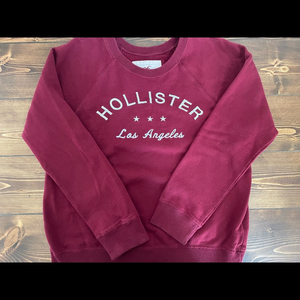 Junior’s Maroon Hollister sweatshirt size Medium